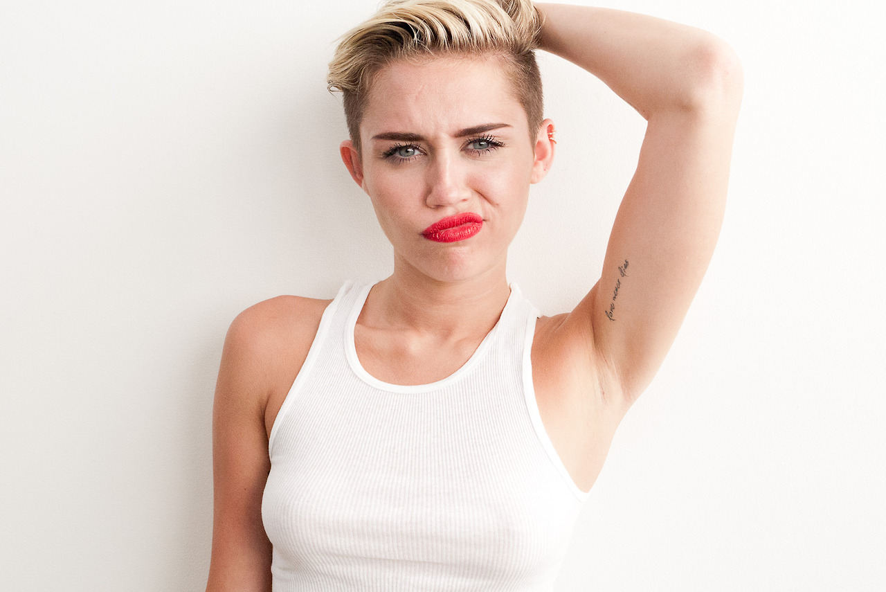 Miley Cyrus Posta Foto Polêmica Nas Redes Sociais Br 5005