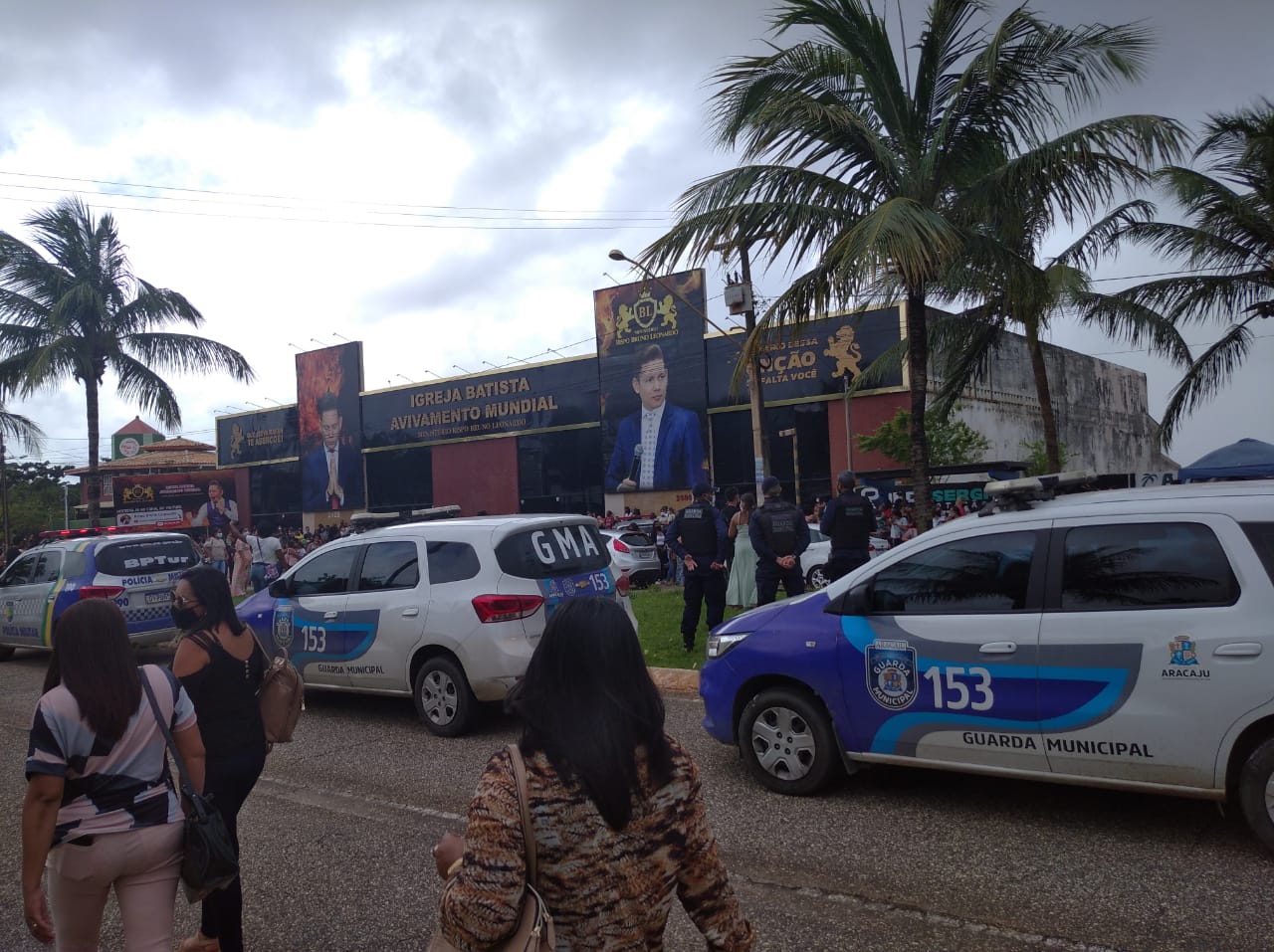 Polícia Militar e Guarda Municipal intervém em culto evangélico com  aglomeração de fiéis em Aracaju –